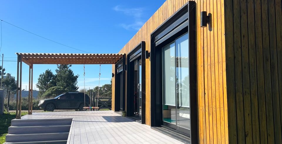 ALQUILO Casa Conteiner Moderna – Cómoda y Súper Luminosa Código 6020